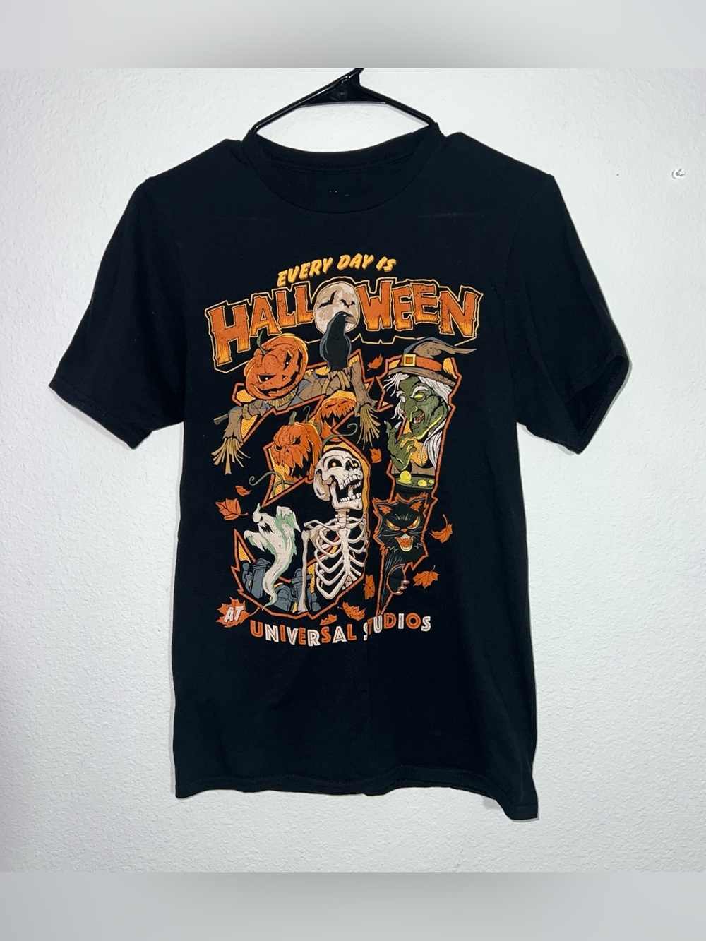 Universal Studios Halloween Horror Nights 2022 Graphic T-Shirt Black Small